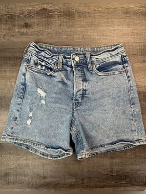 Old Navy Light Wash Distressed Denim Jean Shorts 5” Inseam, Button Fly, Size 6